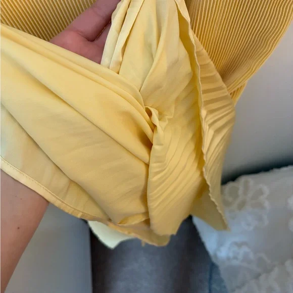 Abercrombie & Fitch Giselle Pleat Release Midi Dress Butter Yellow - Picture 2 of 10